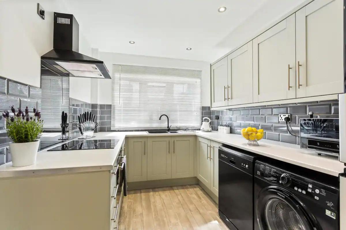 נוטינגהאם Bright & Spacious With Garden & Parking מראה חיצוני תמונה